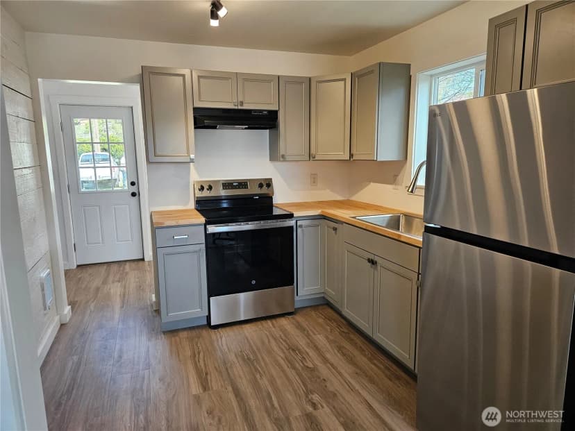 Property photo for 108 W 3rd Street, Lind photo 13