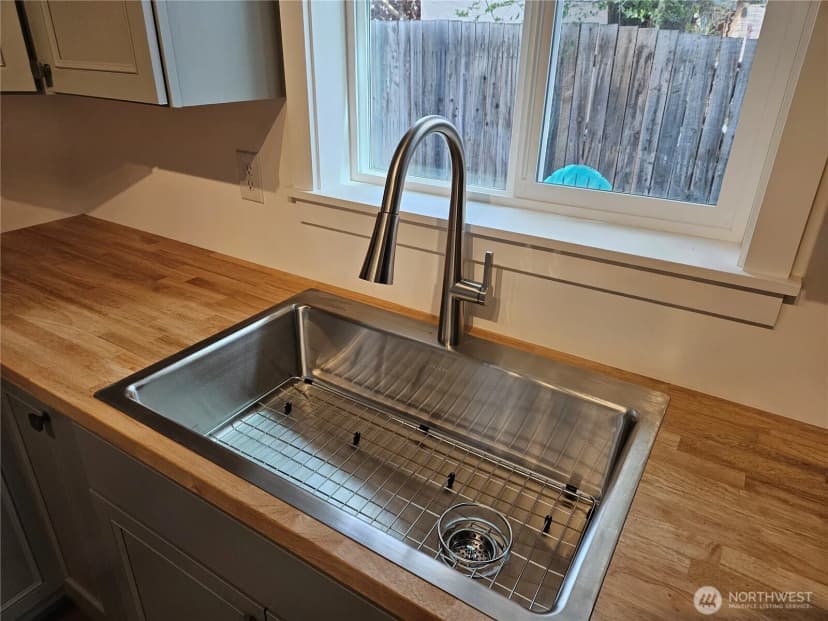 Property photo for 108 W 3rd Street, Lind photo 14
