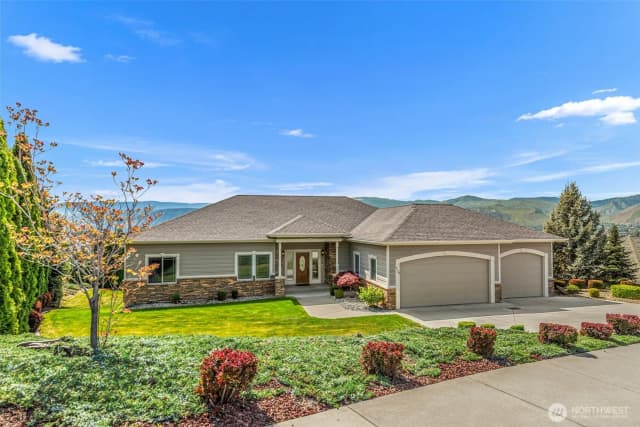 Property photo for 718 Briarwood Drive, East Wenatchee photo 2
