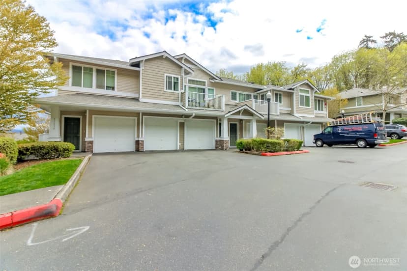 Property photo for 21230 40th Way S #e, Sea Tac