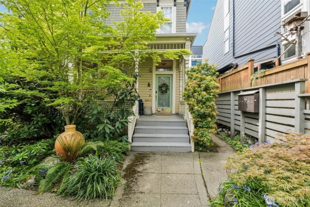 Property photo for 917 18th Avenue #a, Seattle photo 2