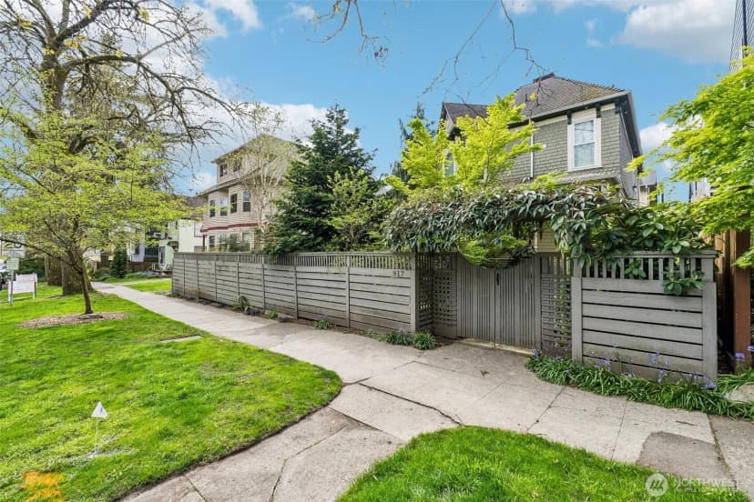 Property photo for 917 18th Avenue #a, Seattle photo 3