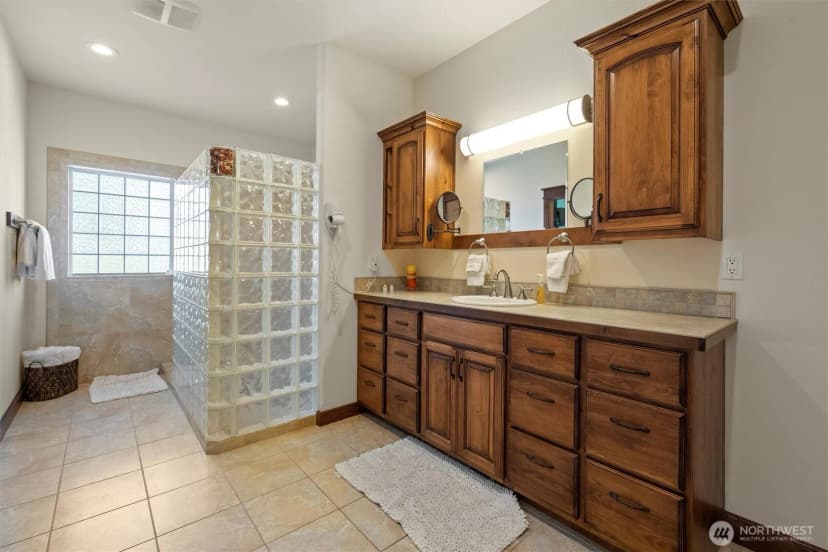 Property photo for 25725 Lincoln Hill Pl E, Creston photo 15