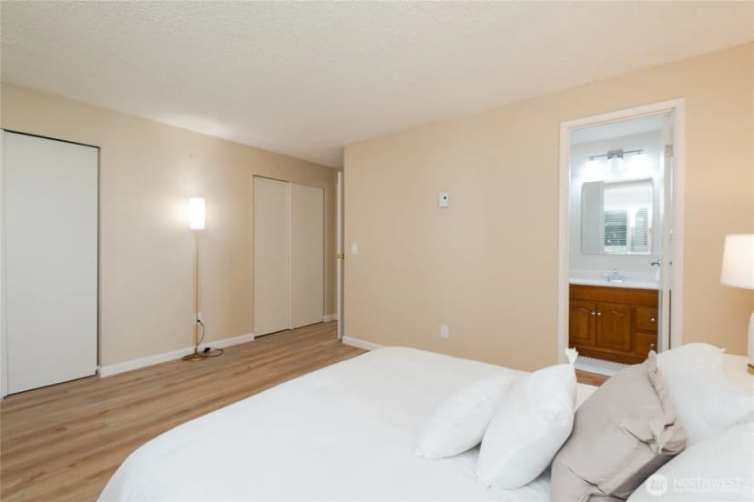 Property photo for 17302 Ne 45th Street #101, Redmond photo 11