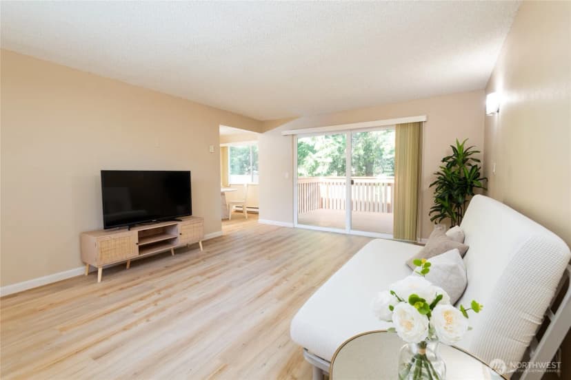 Property photo for 17302 Ne 45th Street #101, Redmond photo 2