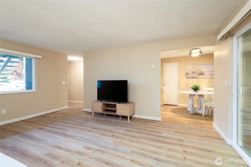 Property photo for 17302 Ne 45th Street #101, Redmond photo 3