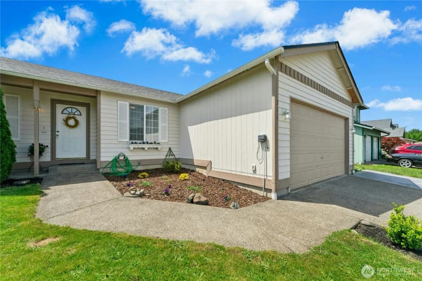 Property photo for 311 Orting Avenue Nw, Orting photo 2