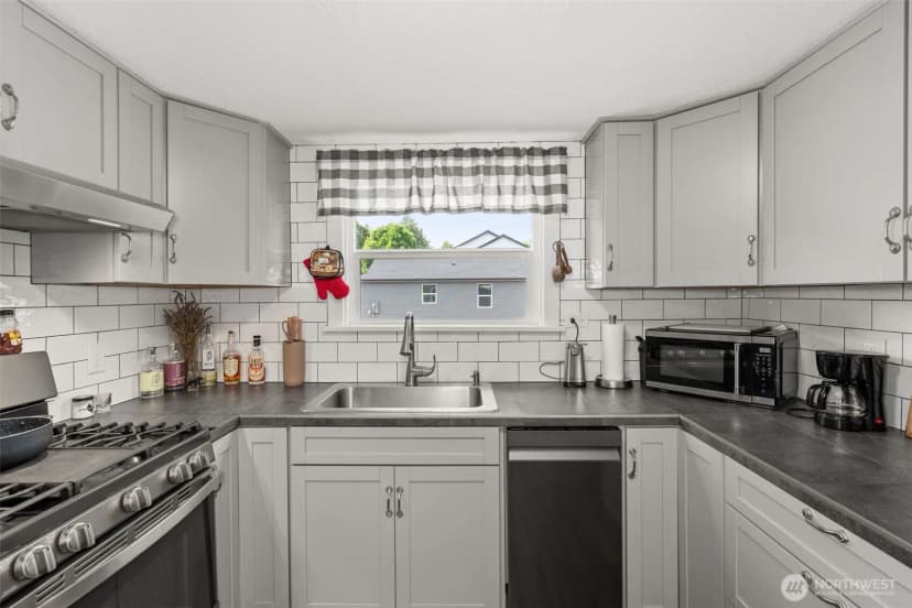Property photo for 450 Cedar Street, Toledo photo 32