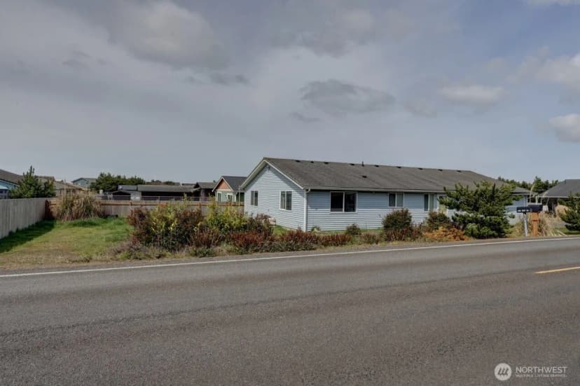 Property photo for 816 325th Street, Ocean Park photo 9