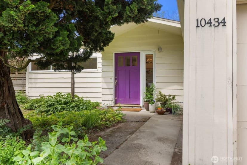 Property photo for 10434 Ne 17th Street, Bellevue photo 2