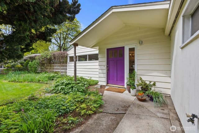 Property photo for 10434 Ne 17th Street, Bellevue photo 3