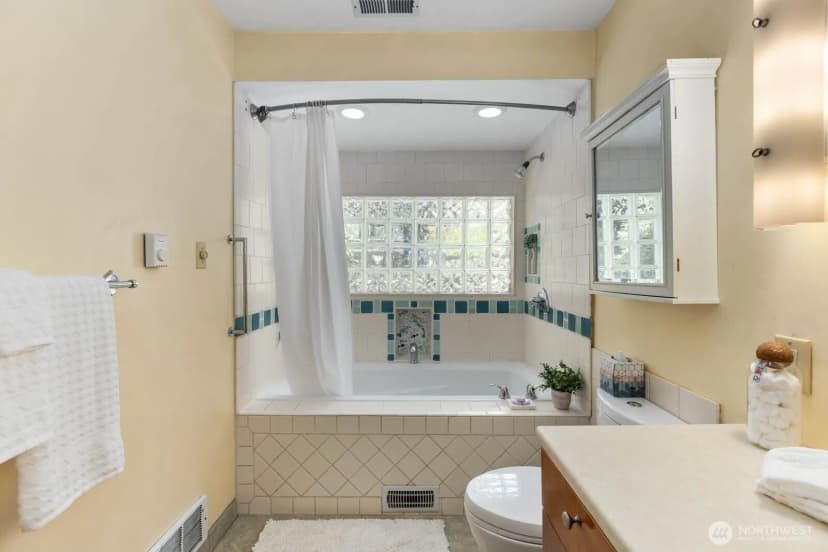 Property photo for 10434 Ne 17th Street, Bellevue photo 20