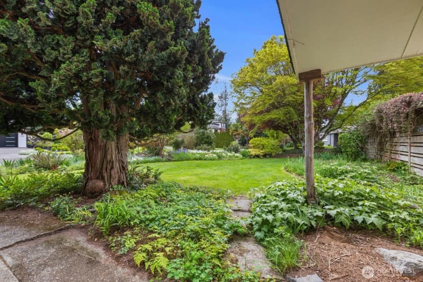 Property photo for 10434 Ne 17th Street, Bellevue photo 24