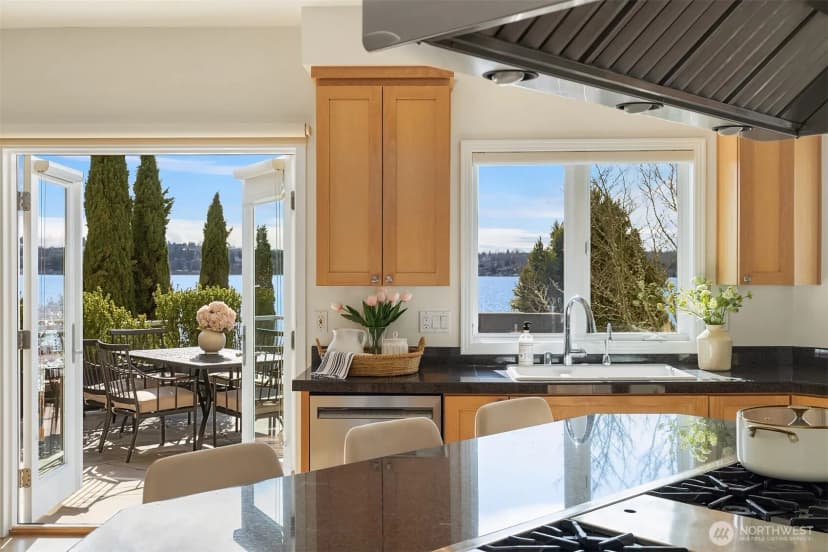Property photo for 7439 W Mercer Way, Mercer Island photo 10