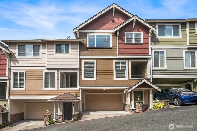 Property photo for 105 118th Avenue Se #3, Bellevue