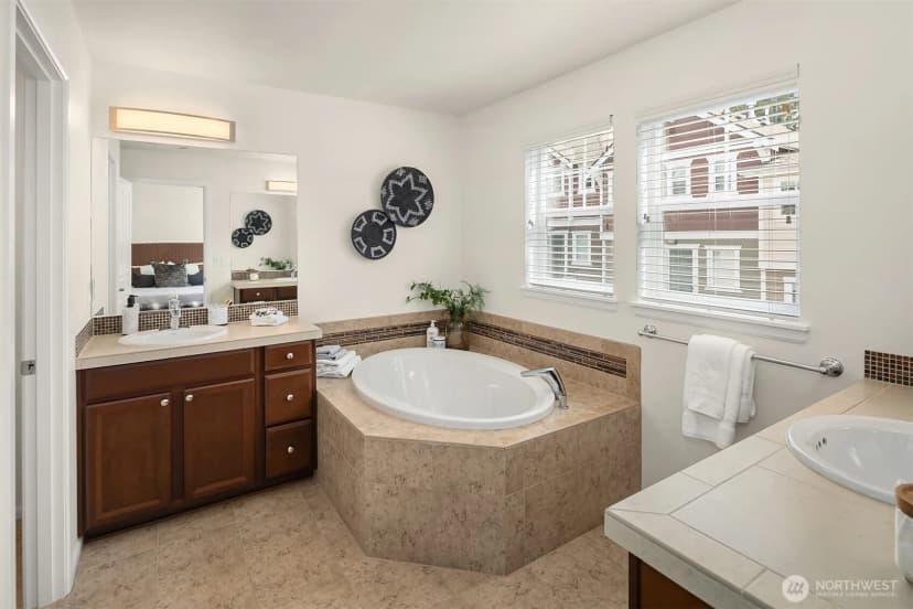 Property photo for 105 118th Avenue Se #3, Bellevue photo 14