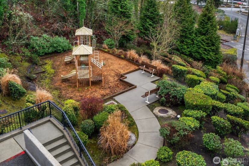 Property photo for 105 118th Avenue Se #3, Bellevue photo 23