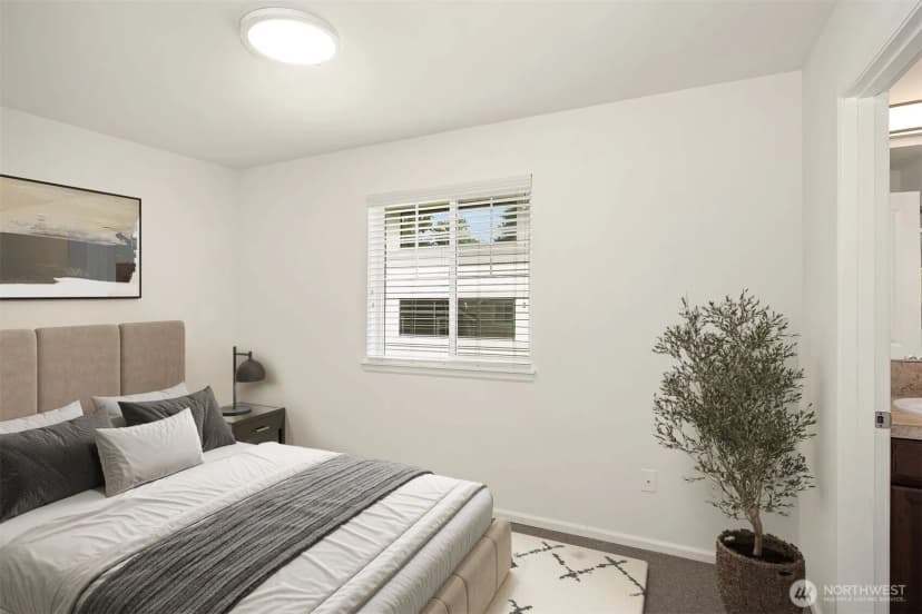 Property photo for 105 118th Avenue Se #3, Bellevue photo 17