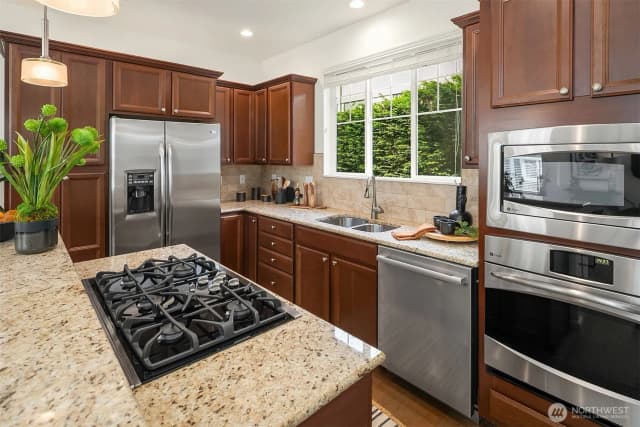 Property photo for 105 118th Avenue Se #3, Bellevue photo 5