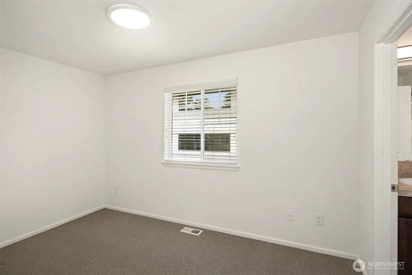 Property photo for 105 118th Avenue Se #3, Bellevue photo 19