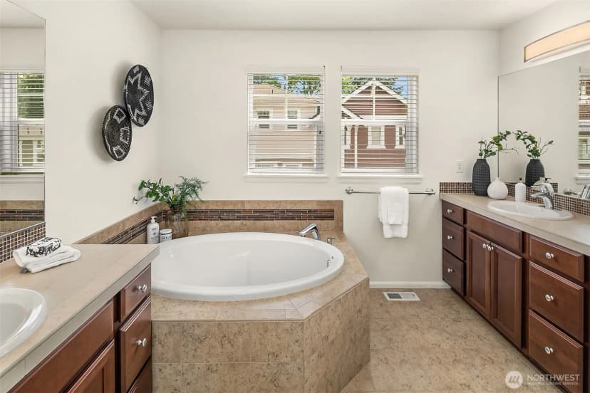 Property photo for 105 118th Avenue Se #3, Bellevue photo 16