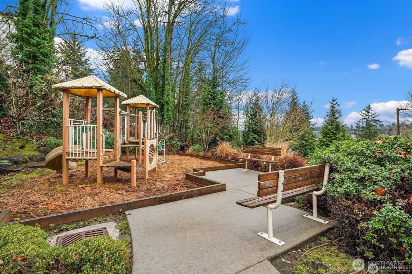 Property photo for 105 118th Avenue Se #3, Bellevue photo 27