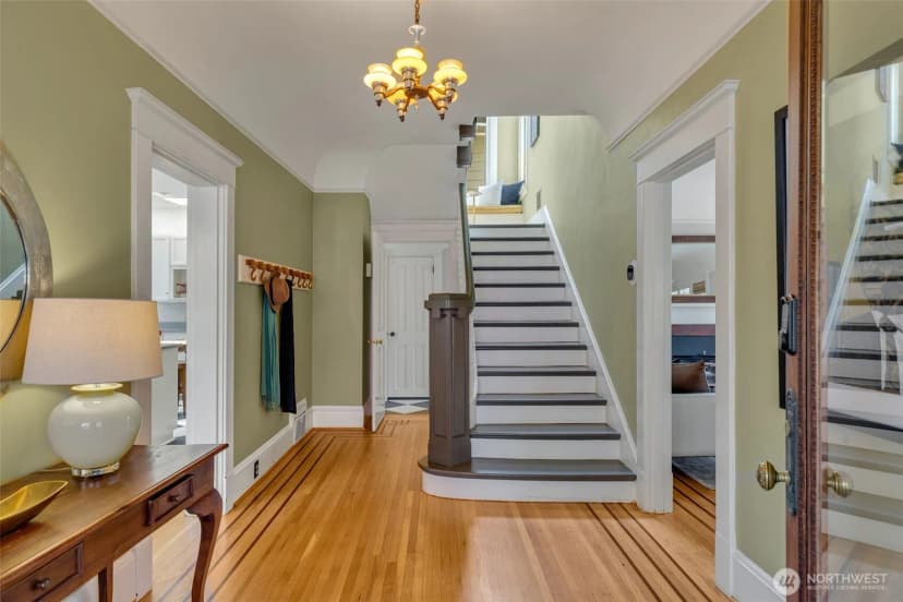 Property photo for 103 Crockett Street, Seattle photo 4