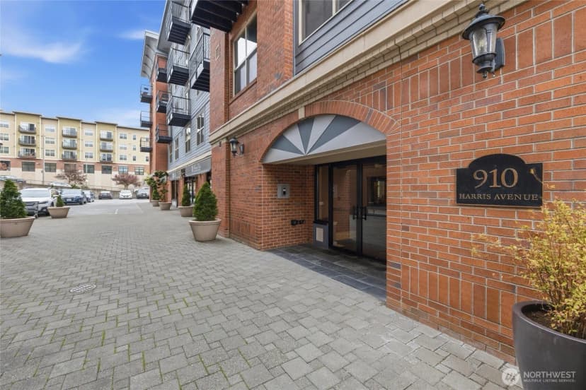 Property photo for 910 Harris Avenue #208, Bellingham photo 3