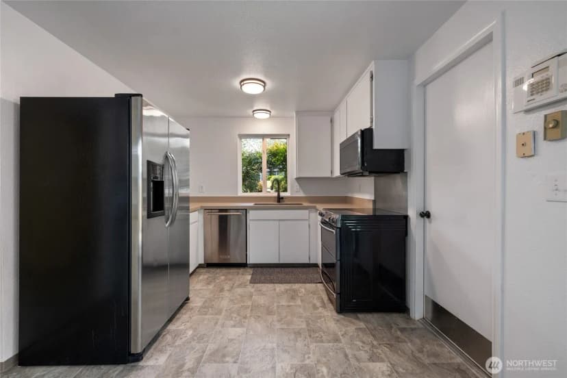 Property photo for 3207 45th Avenue Ne, Tacoma photo 16