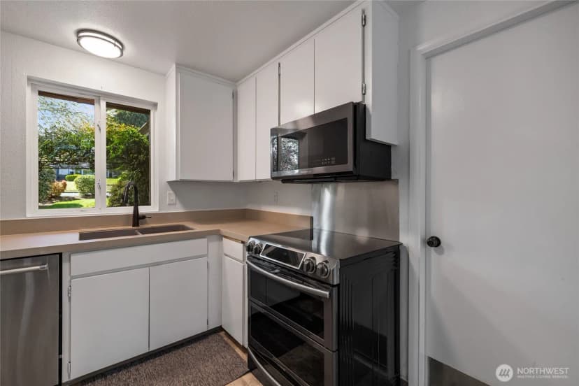 Property photo for 3207 45th Avenue Ne, Tacoma photo 10