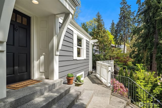Property photo for 502 Lake Washington Boulevard E, Seattle photo 3