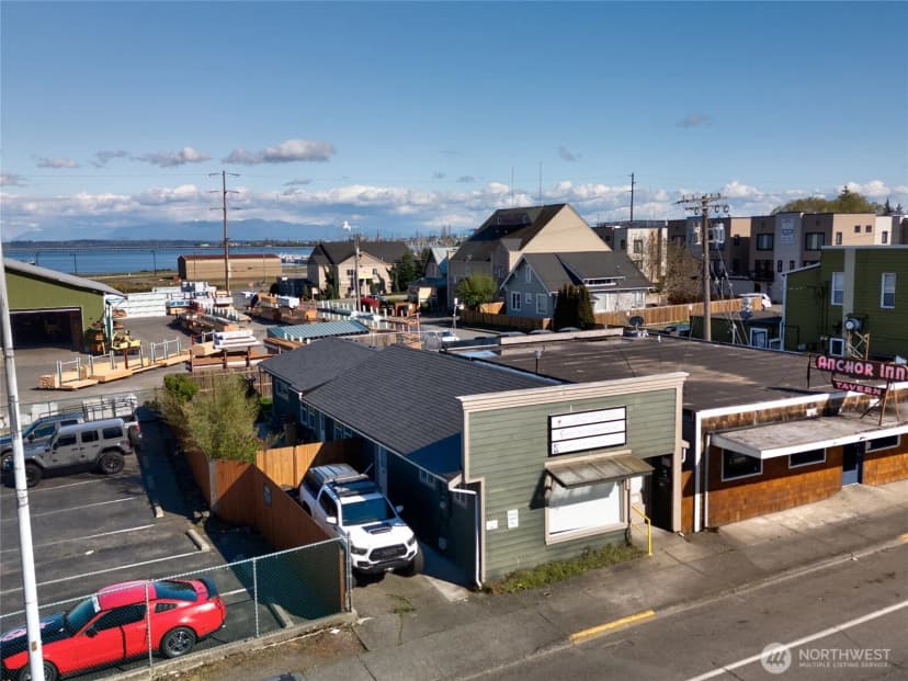 Property photo for 1917 Commercial Avenue, Anacortes photo 2