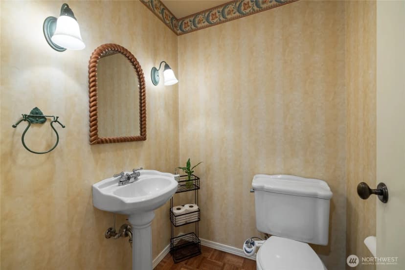 Property photo for 11927 Nyanza Road Sw, Lakewood photo 18