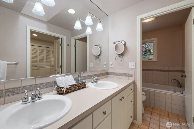 Property photo for 11927 Nyanza Road Sw, Lakewood photo 24