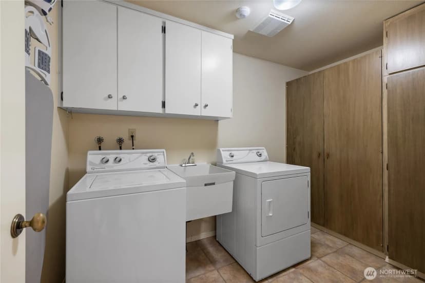 Property photo for 11927 Nyanza Road Sw, Lakewood photo 19