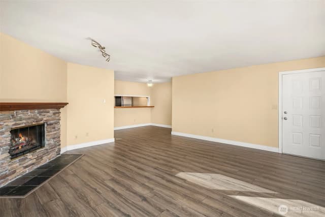 Property photo for 28426 S 16th Ave, Federal Way photo 5