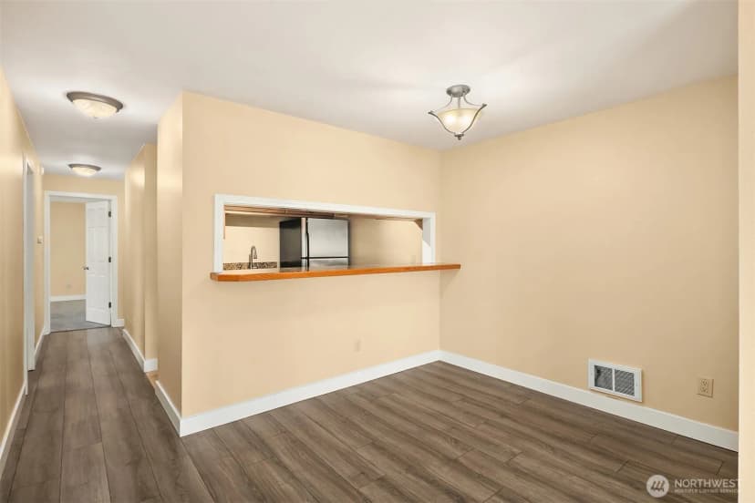 Property photo for 28426 S 16th Ave, Federal Way photo 7