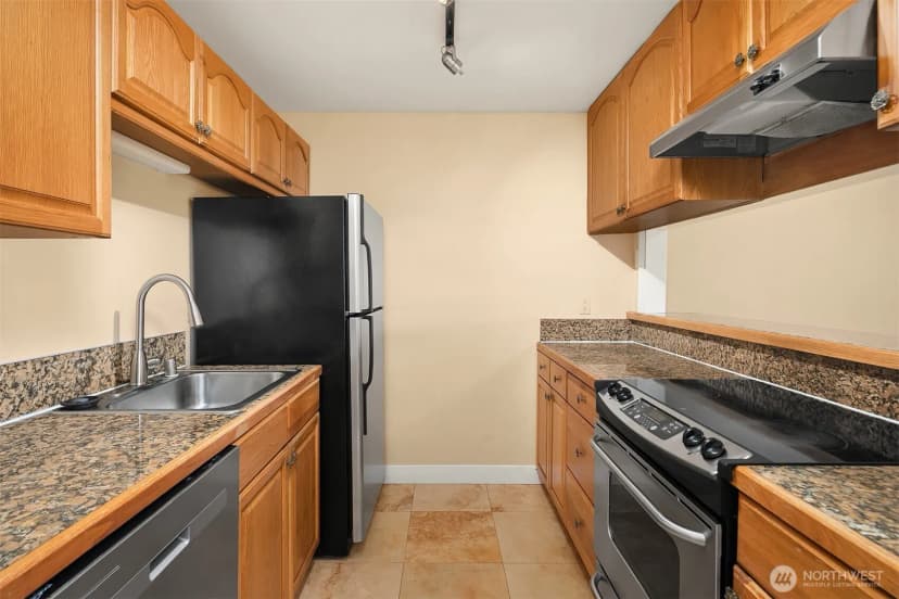 Property photo for 28426 S 16th Ave, Federal Way photo 8