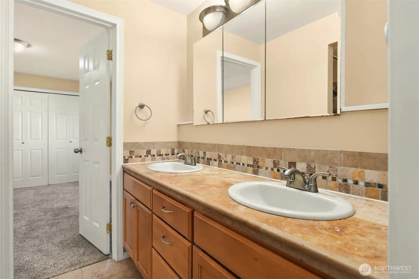 Property photo for 28426 S 16th Ave, Federal Way photo 12