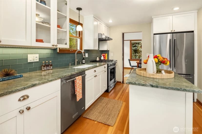 Property photo for 6856 17th Avenue Ne, Seattle photo 9