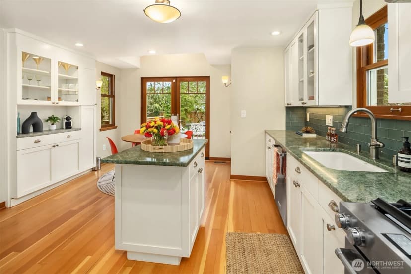 Property photo for 6856 17th Avenue Ne, Seattle photo 12