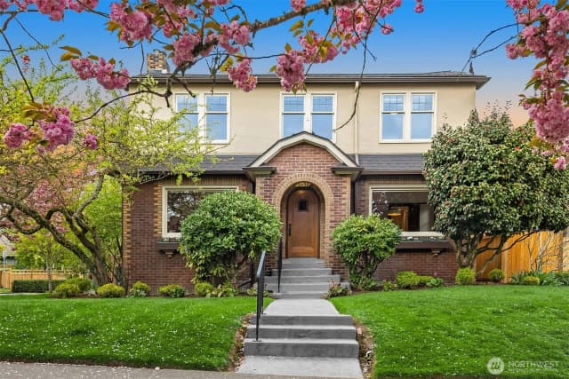 Property photo for 6856 17th Avenue Ne, Seattle photo 2