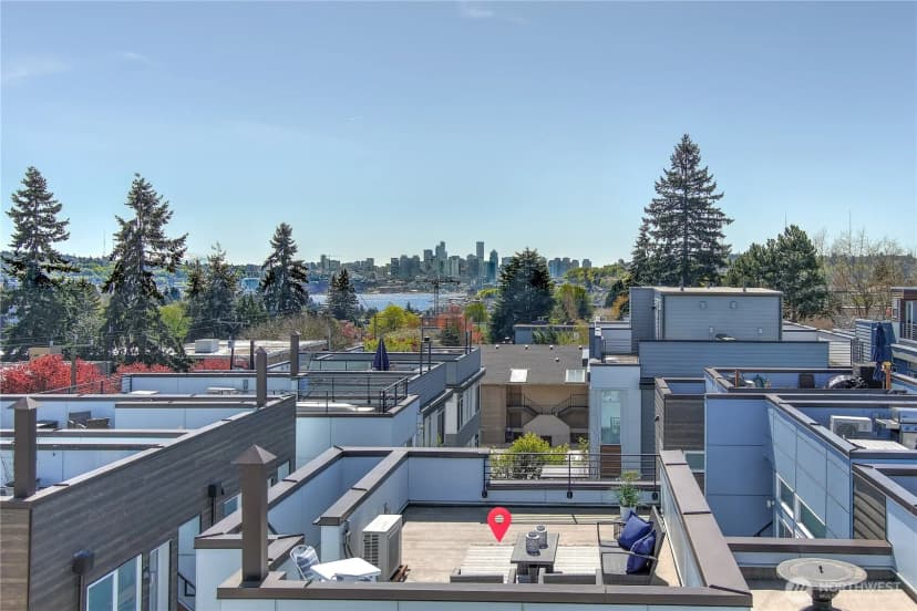 Property photo for 4331 Woodland Park Avenue N, Seattle photo 15