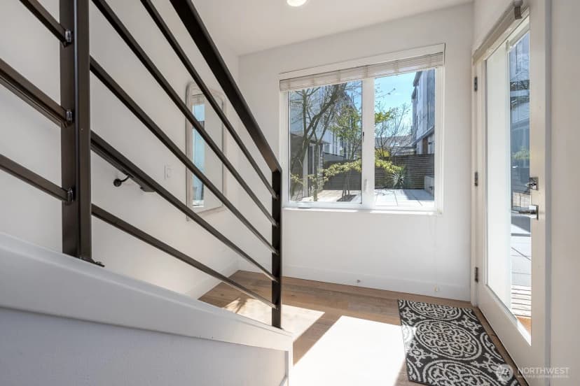 Property photo for 4331 Woodland Park Avenue N, Seattle photo 8