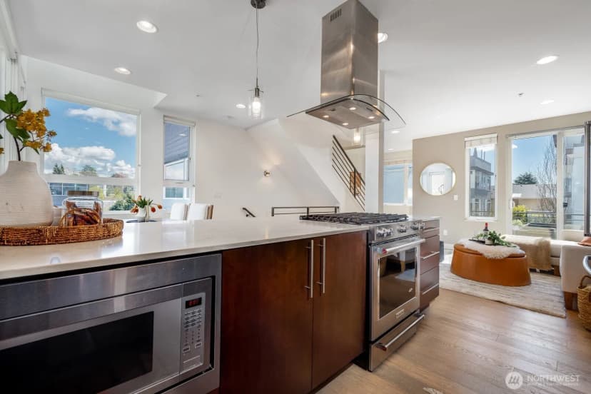 Property photo for 4331 Woodland Park Avenue N, Seattle photo 14