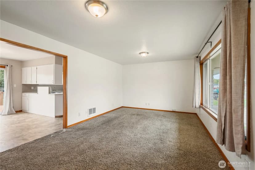 Property photo for 301 Cedar Street, Toledo photo 5
