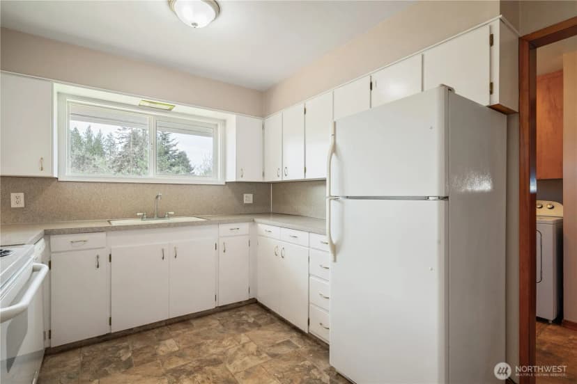 Property photo for 301 Cedar Street, Toledo photo 11