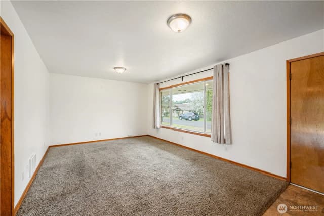 Property photo for 301 Cedar Street, Toledo photo 3