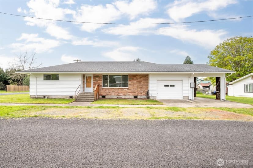 Property photo for 301 Cedar Street, Toledo photo 2