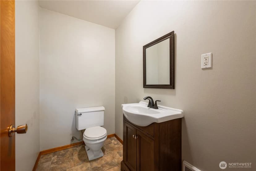 Property photo for 301 Cedar Street, Toledo photo 18